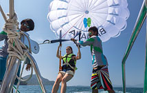 parasailing in phuket