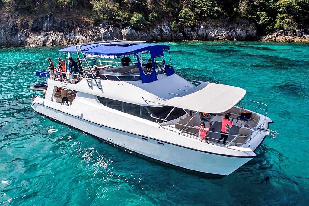 luxury catamaran charter phuket
